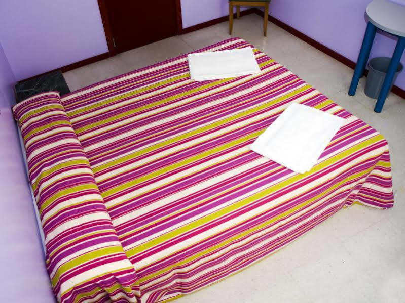 Hostal Welcome Madrid Ngoại thất bức ảnh